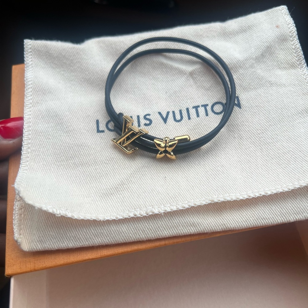 ❌SOLD❌Louis Vuitton Black and Gold Women's Bloom bracelet